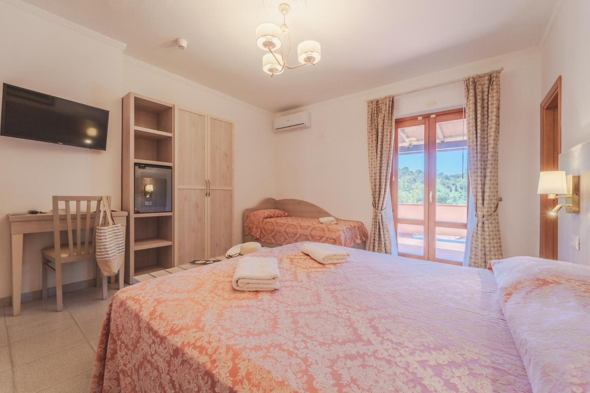 פטובאיה Hotel Lo Scirocco מראה חיצוני תמונה